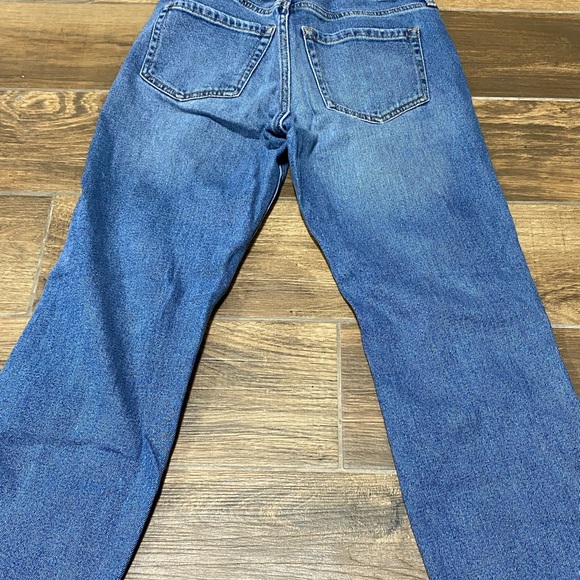 Mid-rise crop Boyfriend (Hollister vintage stretch). Size- 0R , W24, L24 - Picture 2 of 4